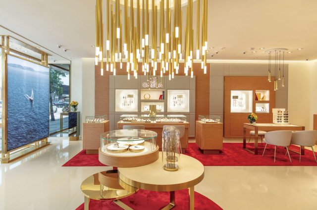 Omega 以嶄新形象再度登場,LED屏幕成為焦點