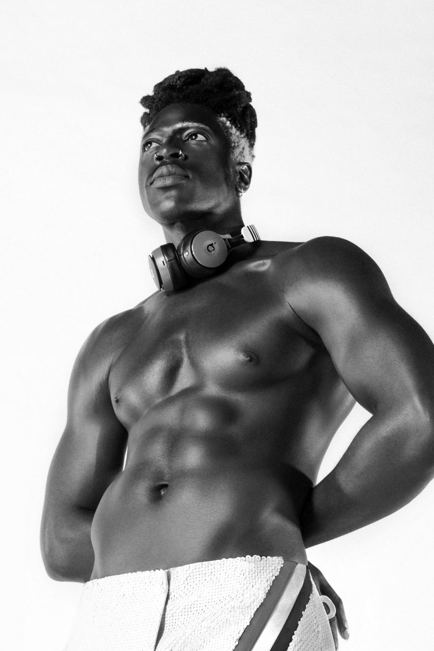 為什麼 Thom Browne 要與黑人音樂人 Moses Sumney 合作執導短片？