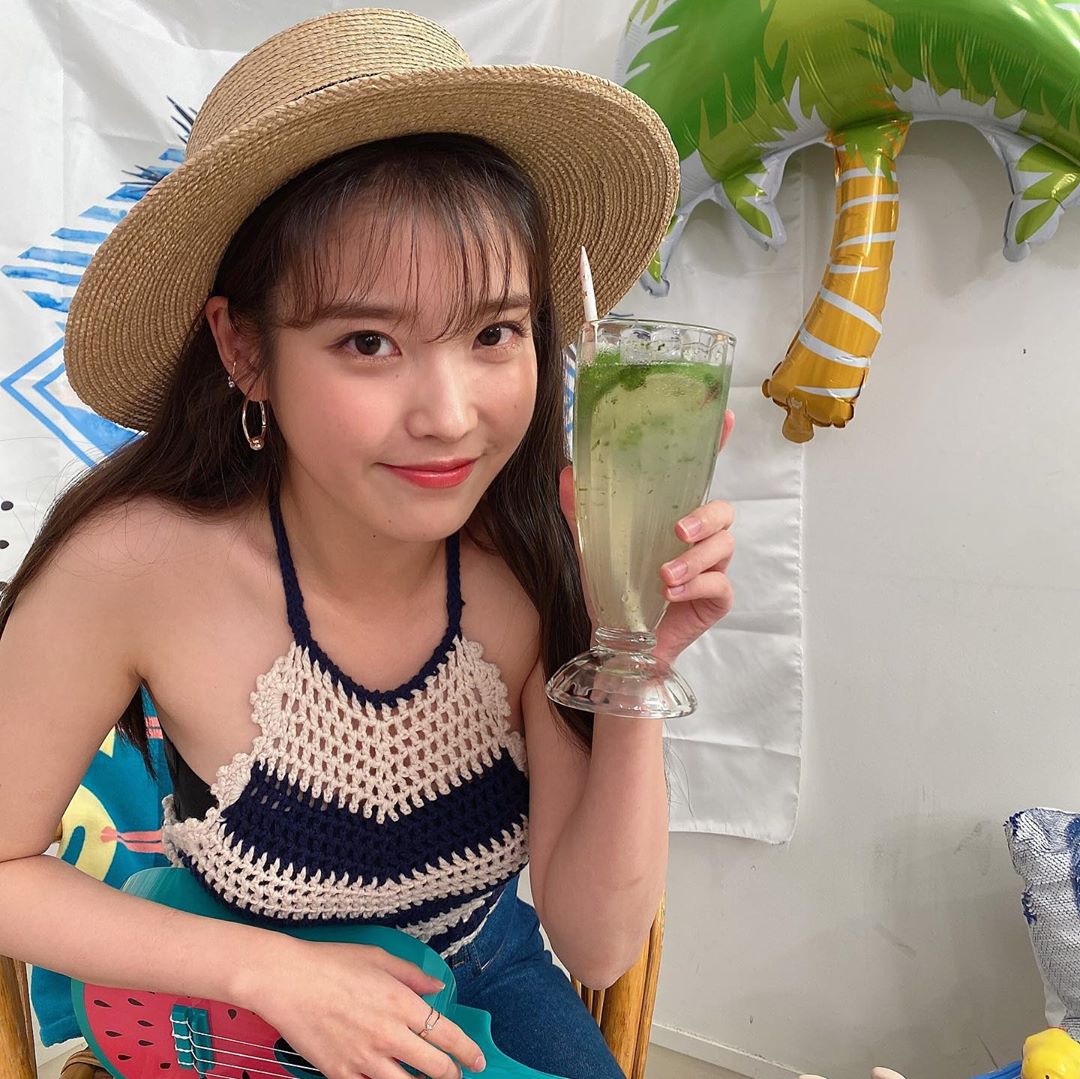 甜美女生也能駕馭的性感！參考「國民妹妹」IU 穿上今夏大熱 Crochet 上衣