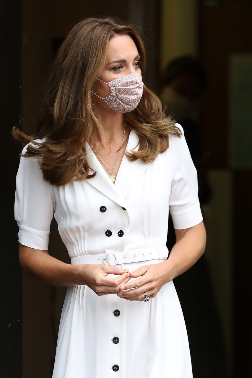 凱特皇妃 Kate Middleton 以清新造型示人，夏天何能少了一條白色長裙？