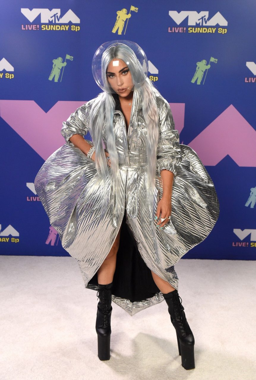 Lady Gaga 再次成為大贏家、BTS創下歷史成為首個亞洲團體獲得「最佳組合」殊榮