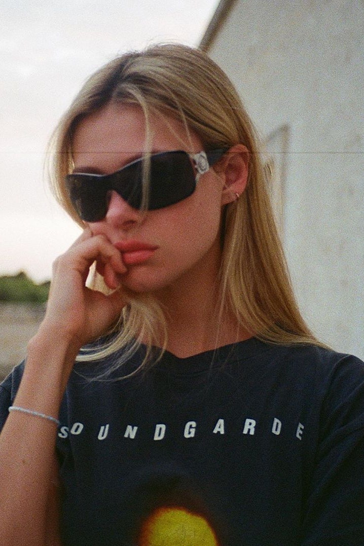 Nicola Peltz 原來內心是90年代的 Grunge 頹廢搖滾女孩？