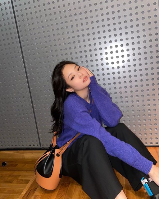 Loewe 的 Balloon Bag 熱度有多高？BLACKPINK Jennie、影后Tilda Swinton 大愛水桶袋
