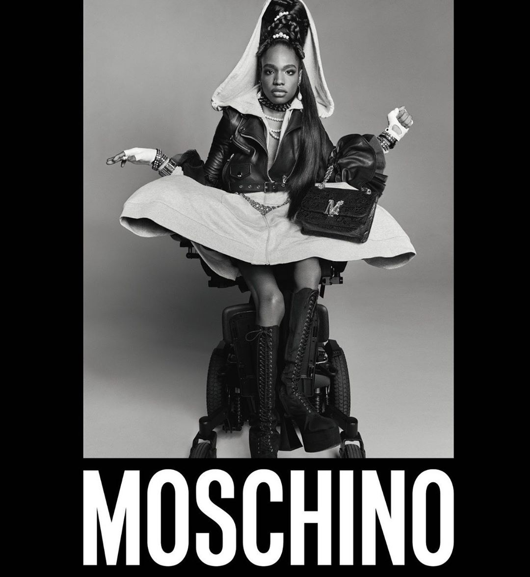 Moschino 全新2020秋冬廣告代言人，是被 Elite 簽下的首位殘疾人士 Aaron Philip！