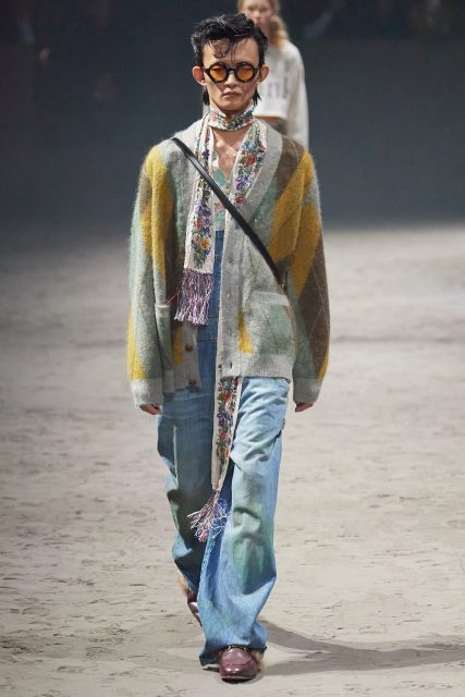 一條骯髒的 Gucci 牛仔工人褲子，售價竟然過萬元港幣？ 還遭受當地農民吐槽！
