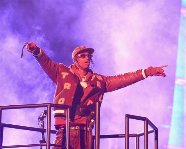 綿羊搶吃花!Travis Scott 新歌《Franchise》M.I.A. 全身滿佈花朵跳舞