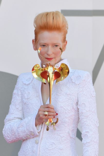 兩大女王Tilda Swinton與Cate Blanchett絕美裝扮坐鎮威尼斯|第77屆威尼斯影展紅毯精選