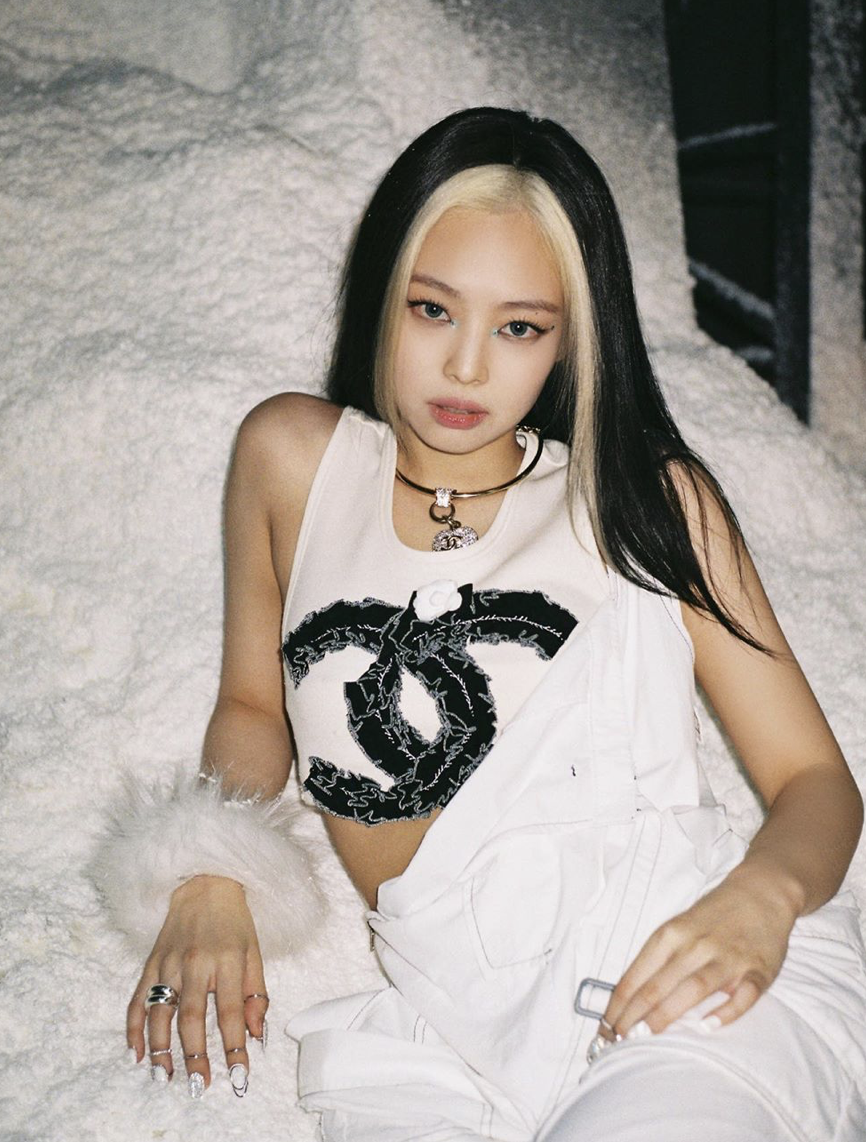 90年代Skunk hair回歸：除Jennie外還有甚麼明星名人染上「臭鼬」髮型？
