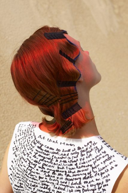 在家弄天橋髮型一點也不難！10個SS21時裝展上出人意料的簡單髮型設計小技巧