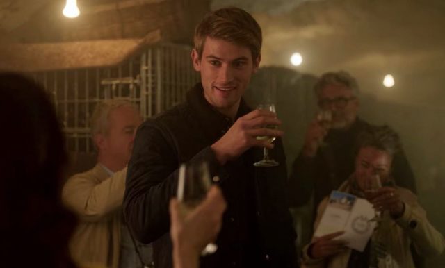 《Emily in Paris》連前男友也這樣的吸引!細數除性感鄰居 Lucas Bravo 外,圍繞 Emily 身邊的6個男性