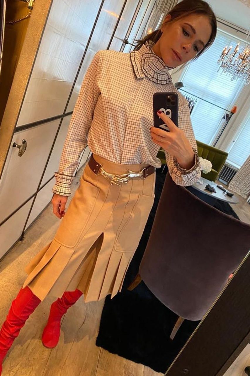 Victoria Beckham 的最新簽名配飾是法式Vintage風格靈感