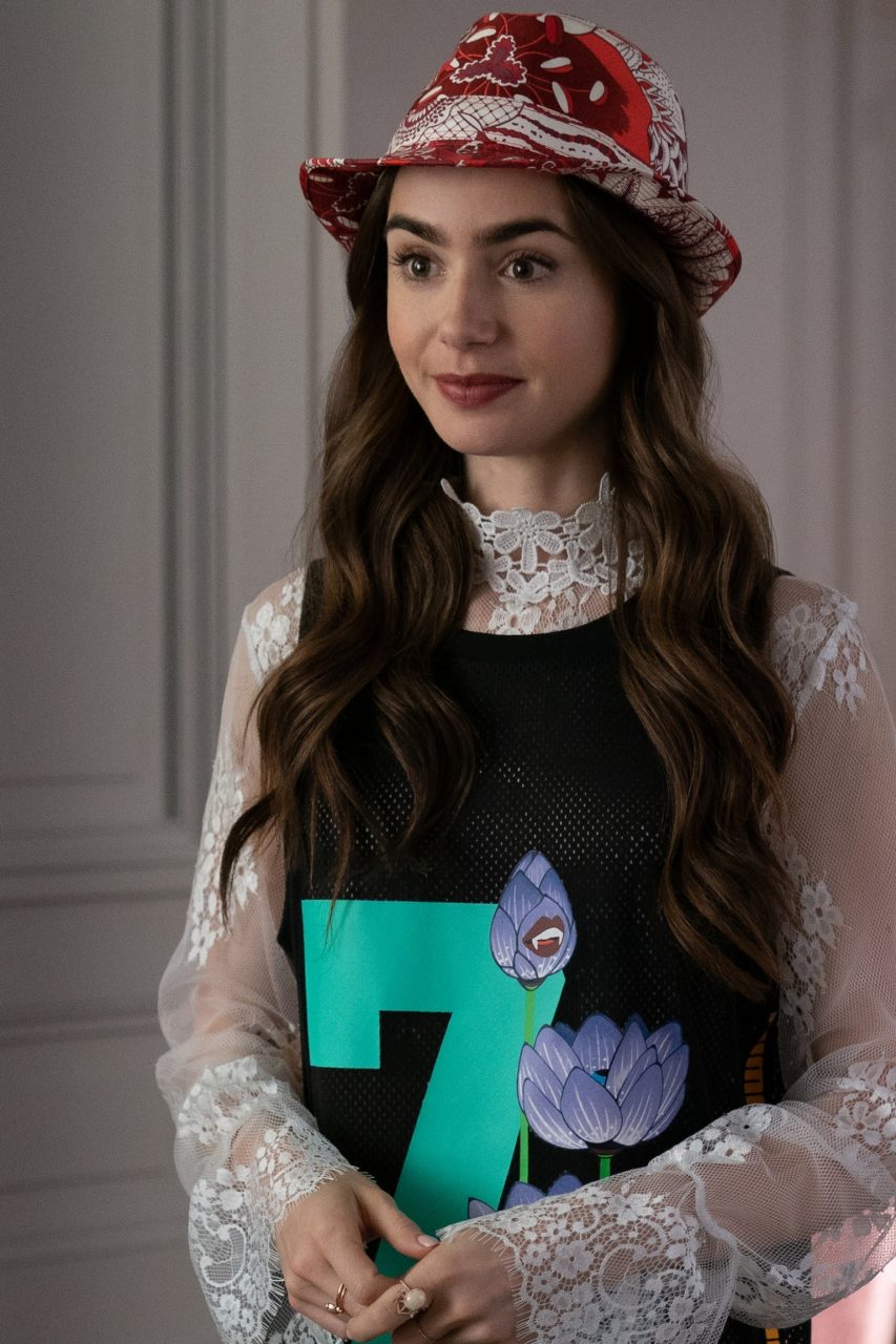 應該與誰在一起？下季有更多三角戀？Lily Collins 回應《Emily In Paris》最火辣問題！