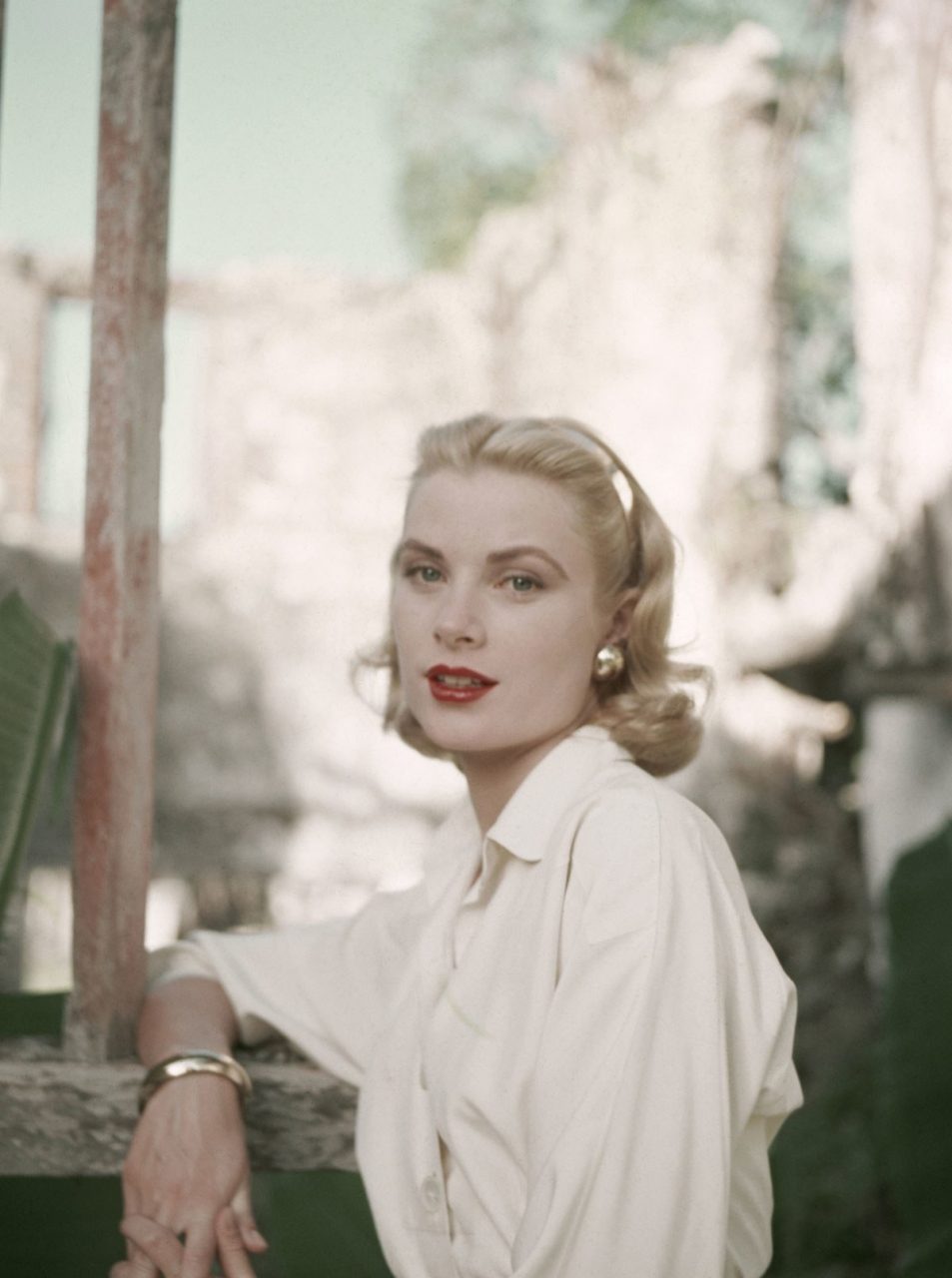 8個 Grace Kelly 的經典衣櫥造型，看見2020秋冬季必備的潮流款式