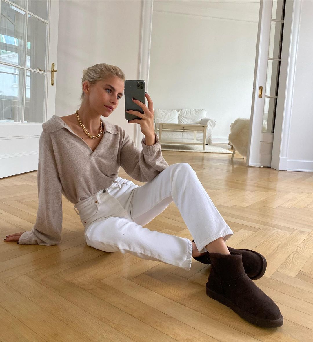 優雅的2020冬季：參考 Bella Hadid、Kaia Gerber 等 穿起復古翻領上衣