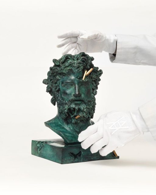 Daniel Arsham 授權以200年歷史的大師級藝術 Jupiter of Versailles 創作出青銅版本的腐蝕 Jupiter