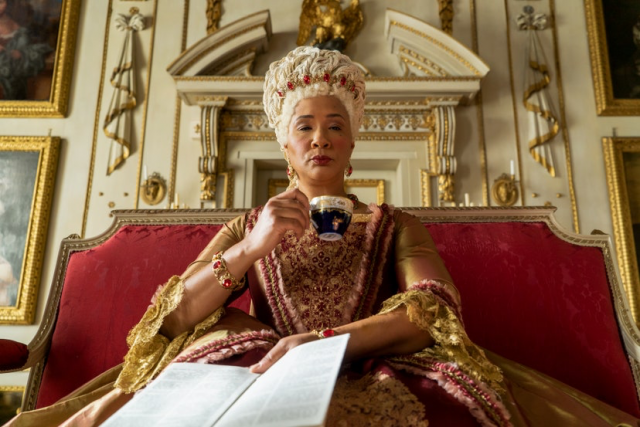 11 月Netflix有什麼必看的新片?從 The Crown 到 The Prom