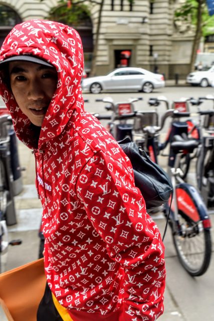 Supreme的21億美元出售對時尚界意味著什麼?