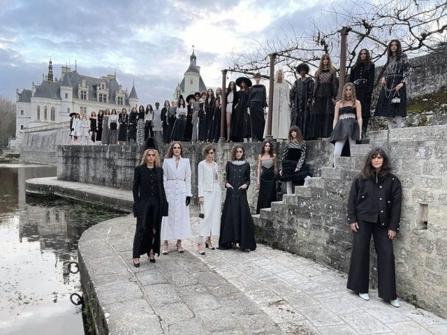 從 Chanel 2021 早秋系列偷師:10個穿搭技巧打造 Chanel 法式奢華造型