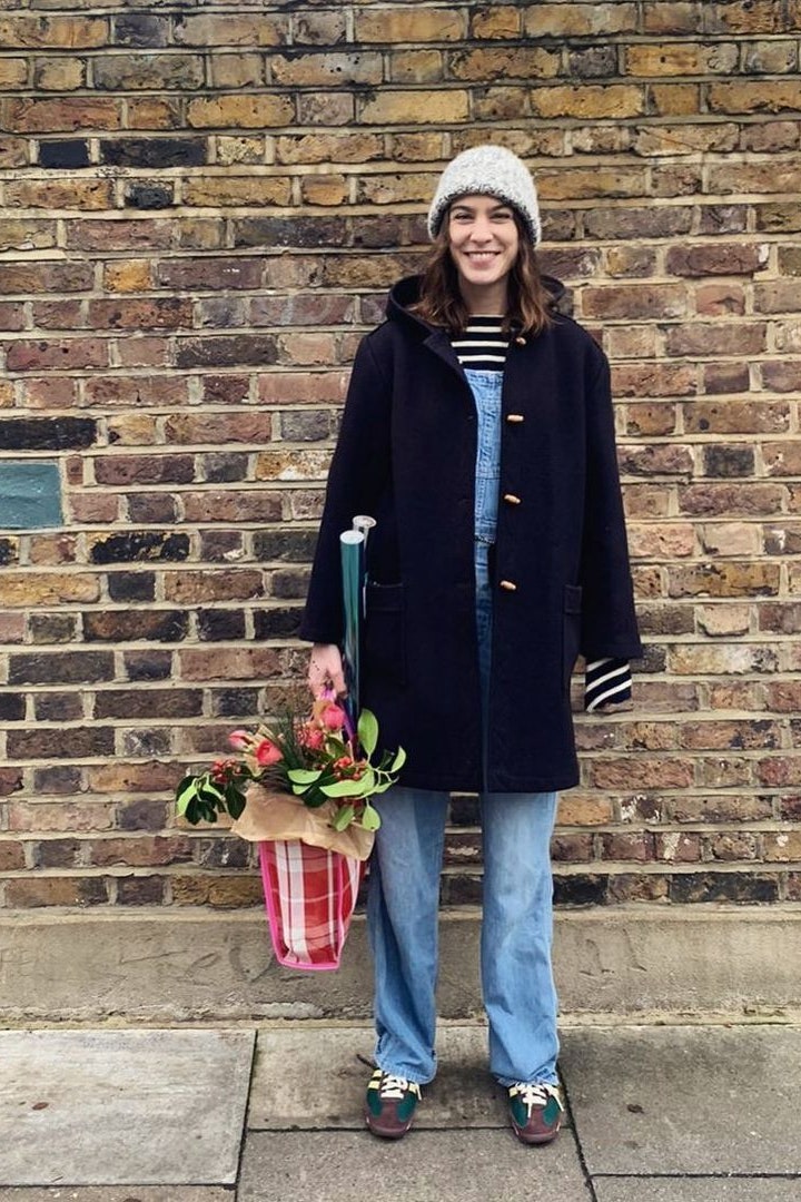 慵懶又復古的假日造型？不妨參考英國 It Girl 始祖 Alexa Chung