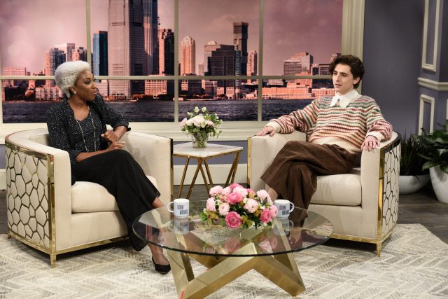 Timothée Chalamet 搞笑扮演 Harry Styles 居然在口才及時尚上都能展現其神韻?