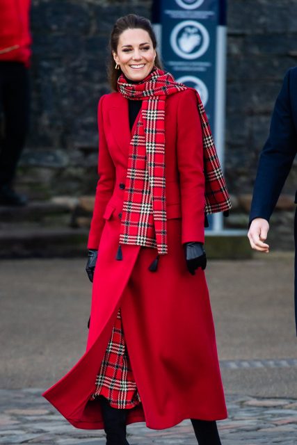 皇家鐵路之旅:凱特王妃 Kate Middleton 標誌性長外套風格貫穿整個旅程
