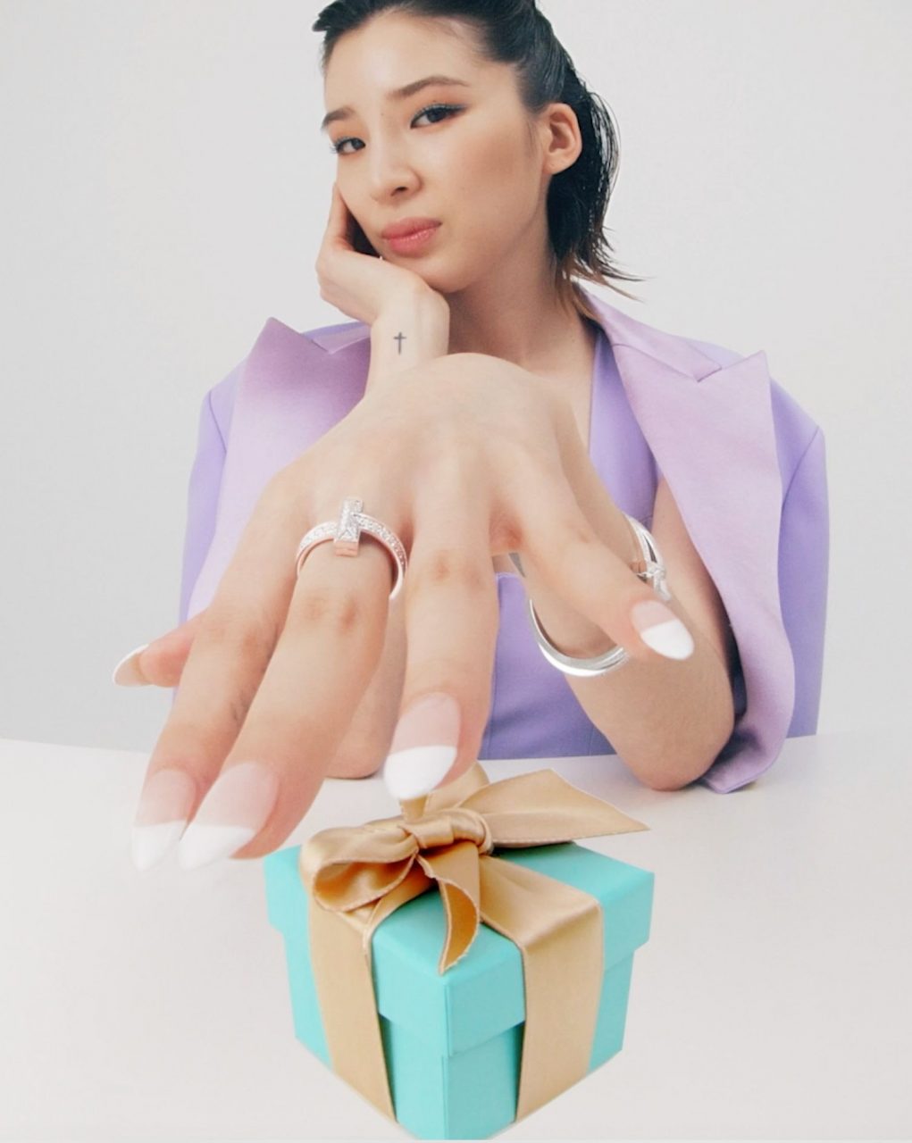 韓國首席博主Irene Kim 帶來的Tiffany節日造型，示範全新T1系列黃金及白金珠寶時尚配搭