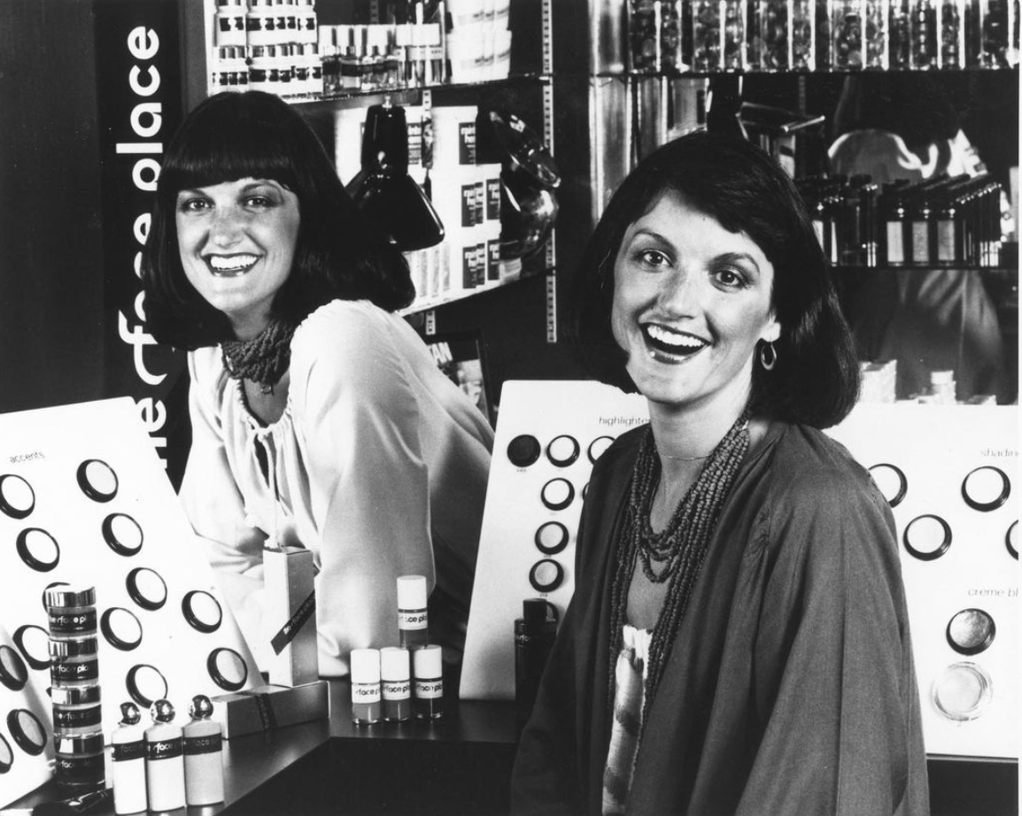 Benefit創辦人Jane Ann Ford離世 你知道關於這對美容界姊妹的故事嗎？