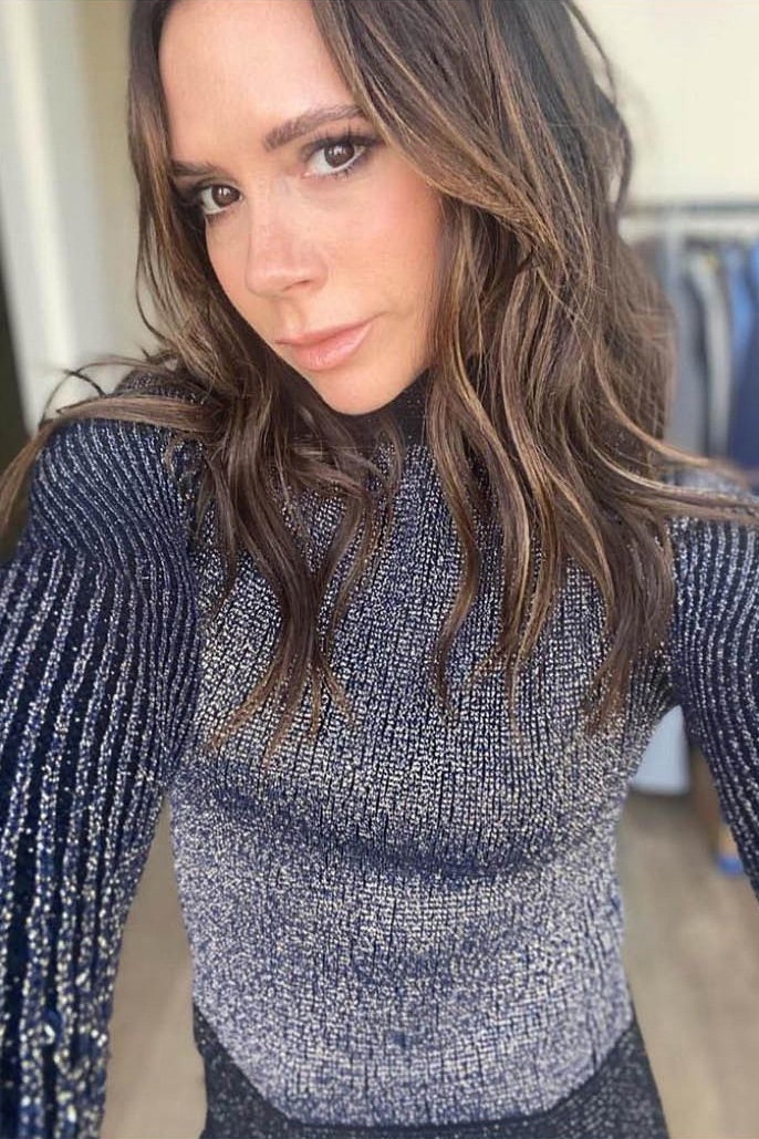 忘掉裙裝 Victoria Beckham 身上這條乳膠褲將成為派對焦點