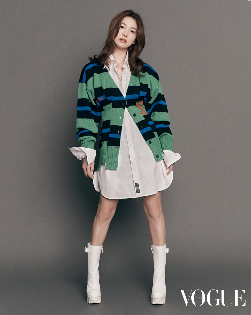 #ChristmasInVogue 宋慧喬獨家演繹Versace式性感 Virtus手袋成為派對中的女主角