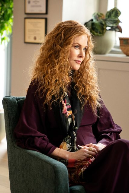 從 Nicole Kidman 的 “The Undoing” 衣櫥中保留下來的那件珠寶是…？