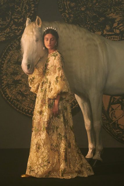 走進塔羅牌世界 神秘奇幻元素化身 Dior 高訂設計|Spring 2021 Couture