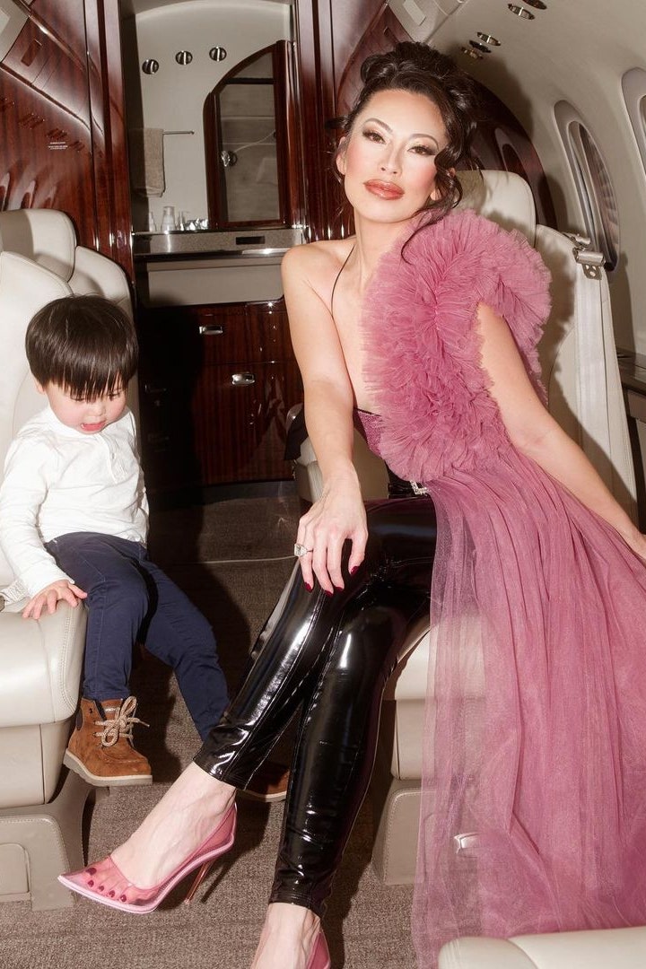 《璀璨帝國》富豪代表Christine Chiu，從實境節目到個人IG，每一套服裝都是女王等級！