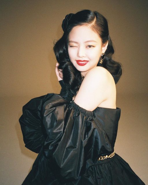 10套新鮮出爐的 Chanel 高級訂製設計，都寫上「人間香奈兒」 Blackpink Jennie 的名字！