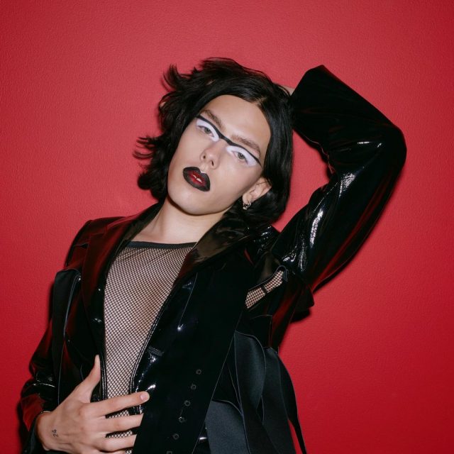 繼Jennifer Lopez後，剛踏入2021年即推出美容品牌的歌手還有她？