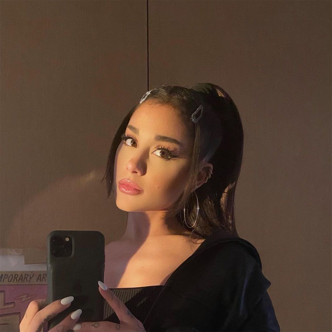 Dua Lipa、Ariana Grande一眾女星都愛用髮夾！ 哪些款式最百搭？