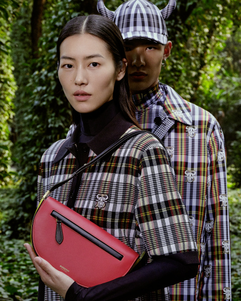 迎接牛年 | 超模劉雯演繹 Burberry最新系列 同場加映周冬雨主演微電影《心春由你》