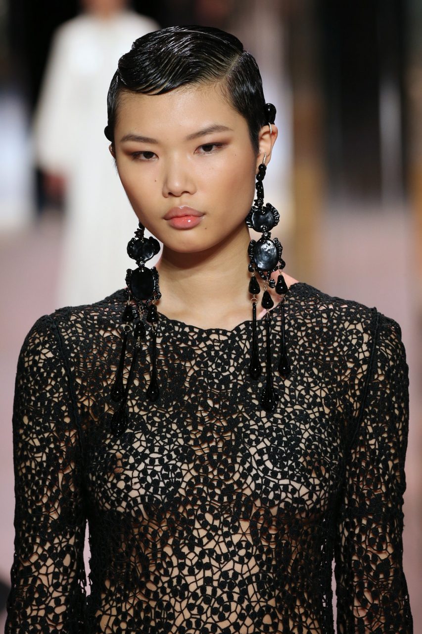 盤點2021 春夏高級訂製系列：11款最讓人嘆為觀止的精緻配飾設計