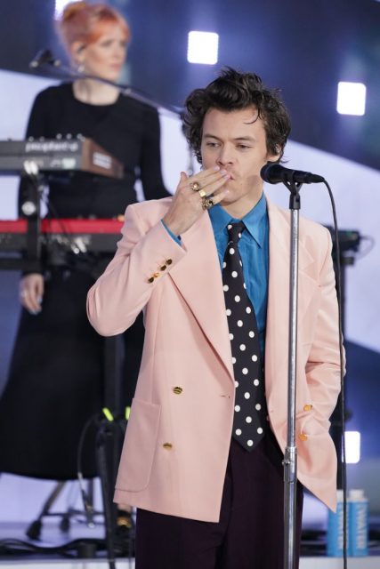 2021 頭炮戀情由 Harry Styles 開始?與 Olivia Wilde 甜蜜發展姊弟戀