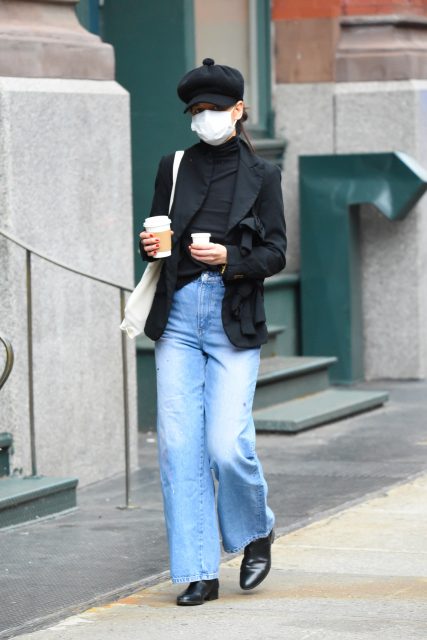 不愧為時尚代表 Katie Holmes 繼時尚冷衫後又一力作！已經率先穿上2021年最大的潮流便是⋯⋯