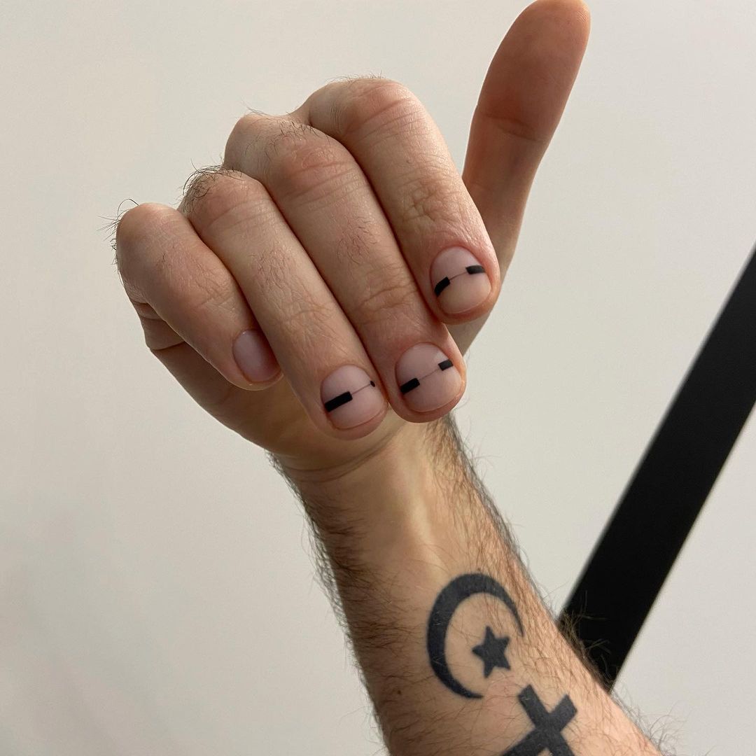 來自烏克蘭的非一般中性美甲店：不相信潮流、只相信經典永恆款式