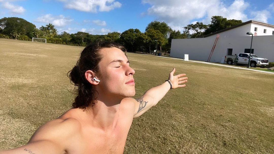 Shawn Mendes 分享多張性感生活照 還表示遲了10年才開始看《權力遊戲》？