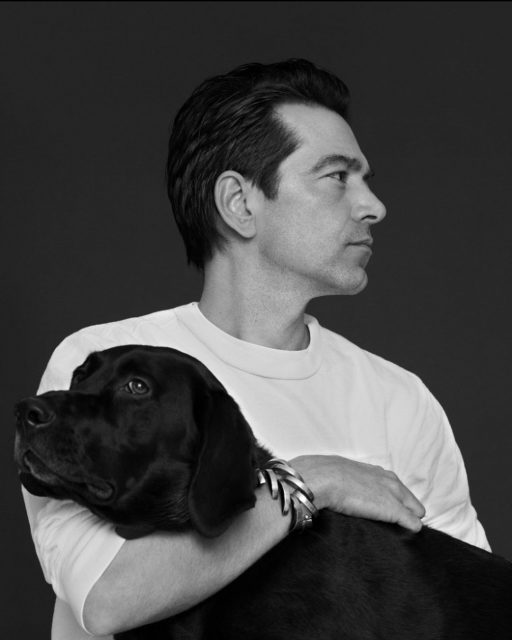 傳奇時裝大師 Azzedine Alaïa 離世3年後,由 Raf Simons 左右手 Pieter Mulier 接任創意總監