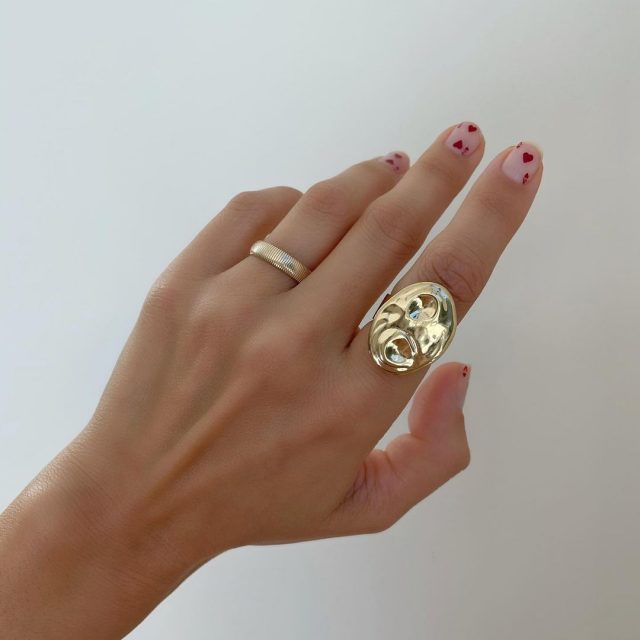 風靡Instagram的飾物!著名美甲師Betina Goldstein推出最實用的美容戒指