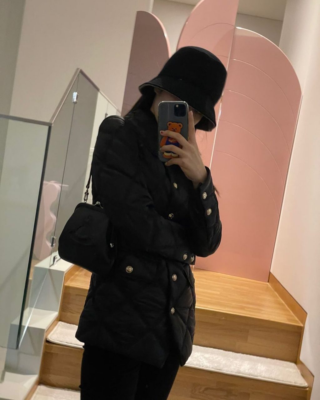 Blackpink Jennie展示Vivienne Westwood手袋，為何引起高度關注？