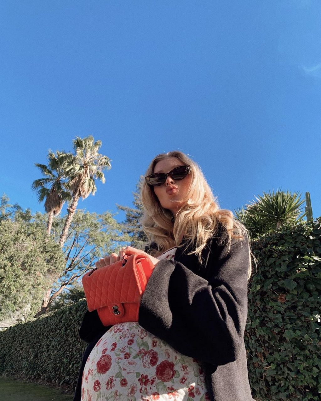 維密天使Elsa Hosk預產期不足一星期， 展示多張懷孕時尚照