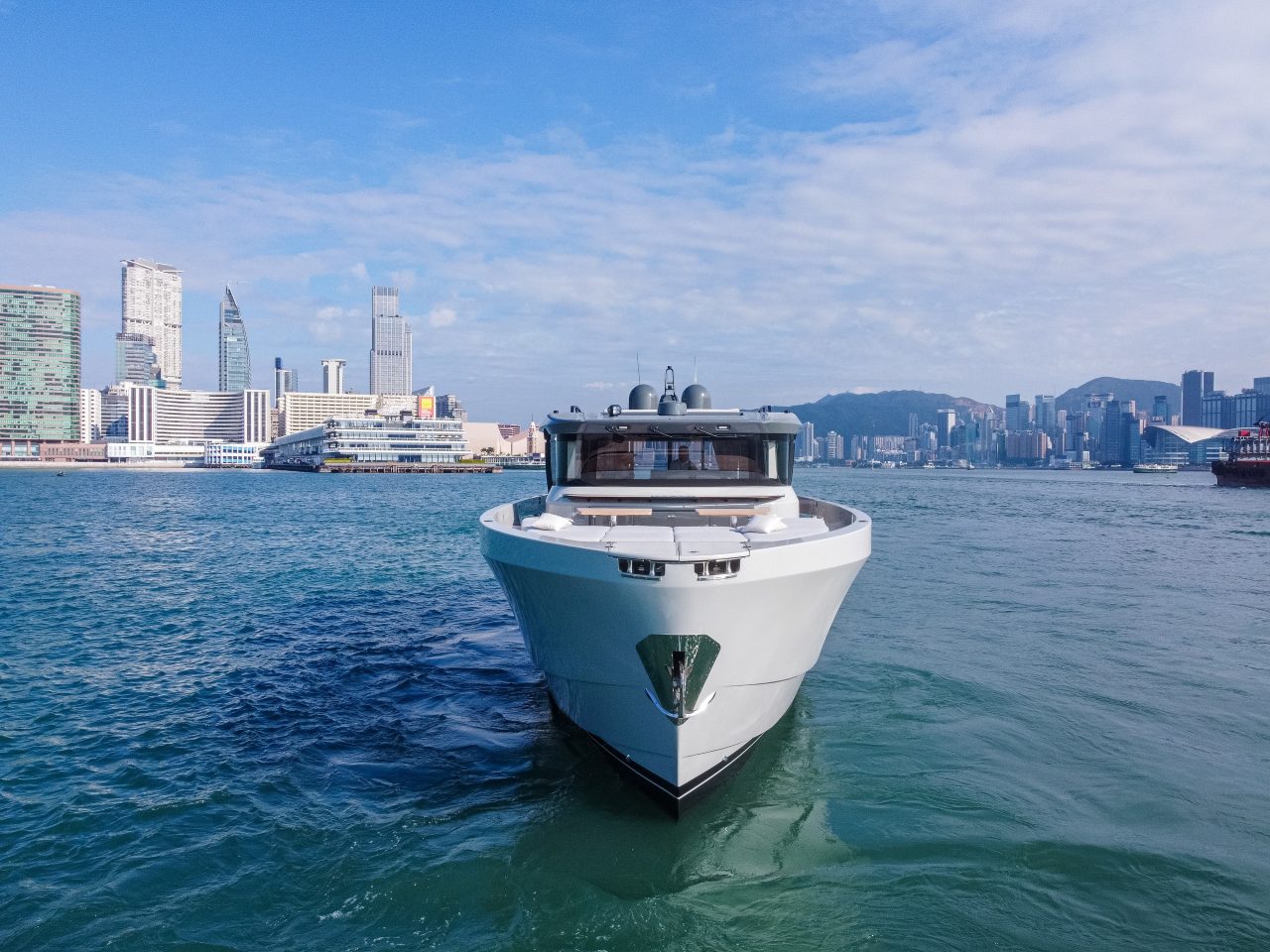 Have An Unforgettable Experience on Bluegame’s BGX70 Yacht