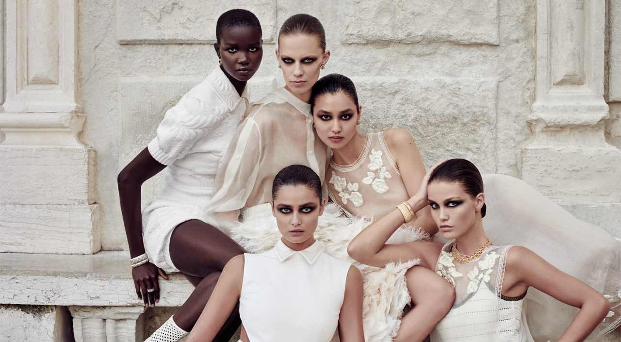 訂閱《VOGUE》香港版電子書及紙本實體書：二月刊 | 以愛為題 向美致敬