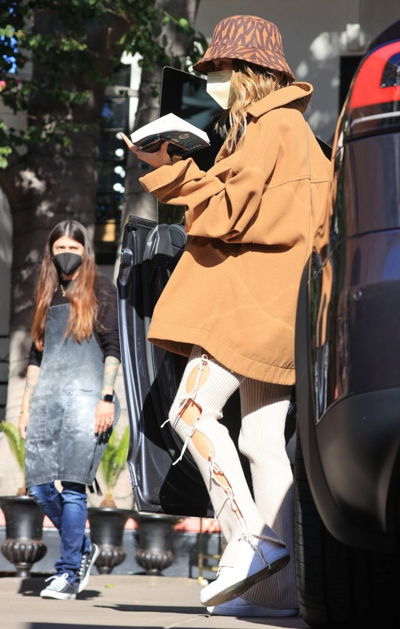 Hailey Bieber 是個超稱職代言人！ Beyoncé 聯乘系列就連奧斯卡影后 Reese Witherspoon 和 Kerry Washington 也追捧