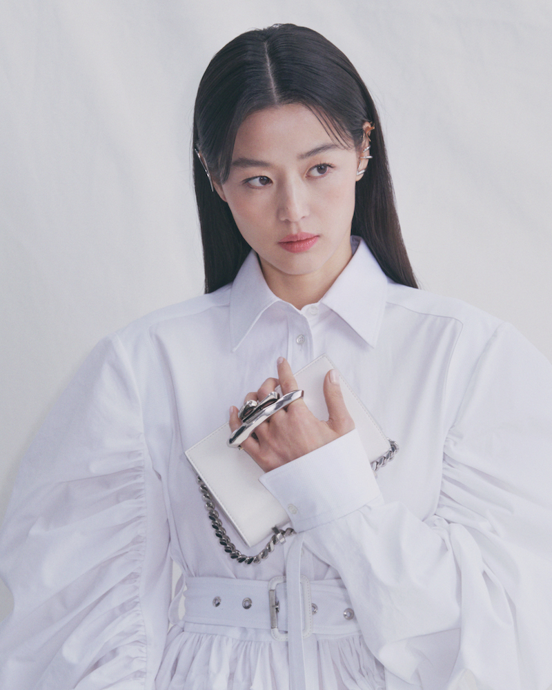 全智賢拍攝 Alexander McQueen 2021 春夏廣告，仙氣完全勝過品牌官方天橋照片