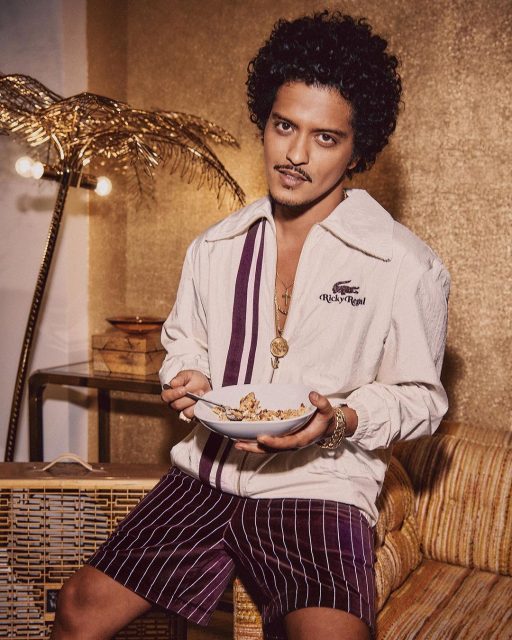 Bruno Mars 終於回歸幕前！即將推出新專輯，首次挑戰服裝設計帶來 Lacoste x Ricky Regal 聯乘系列